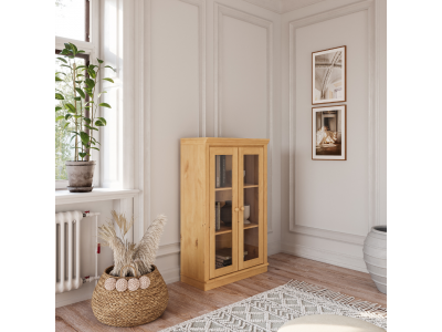 Estante de madeira com 1,19 m no acabamento cera natural com duas portas de vidro/ Coleção biblioteca